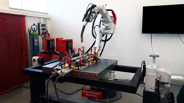 Die Prototypenschweißzelle der Firma fsk engineering GmbH zur robotergestützten Prototypenfertigung